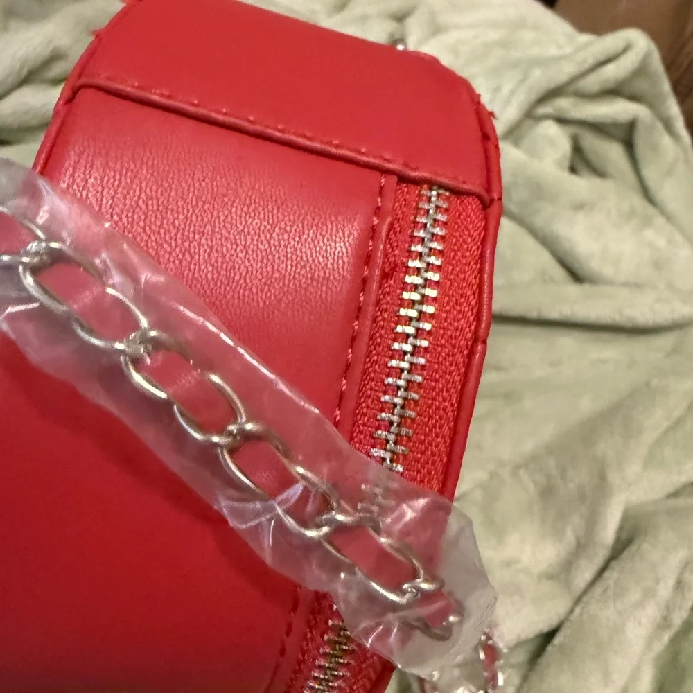 NWT Badgley Mischka Red Quilted Mini Bag with Pearl and Chain Details - Picture 4 of 6
